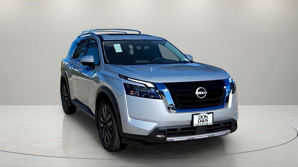 2025 Nissan Pathfinder SL FWD