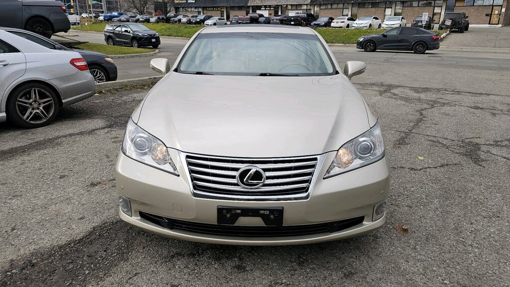 Lexus ES 350 FWD 2011
