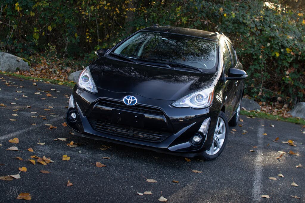 2016 Toyota Prius c Technology