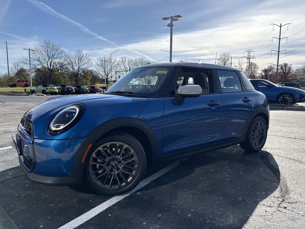 2025 MINI Cooper S Signature Trim 4-door Hatchback