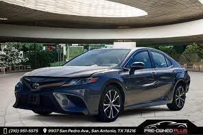 Toyota Camry SE FWD