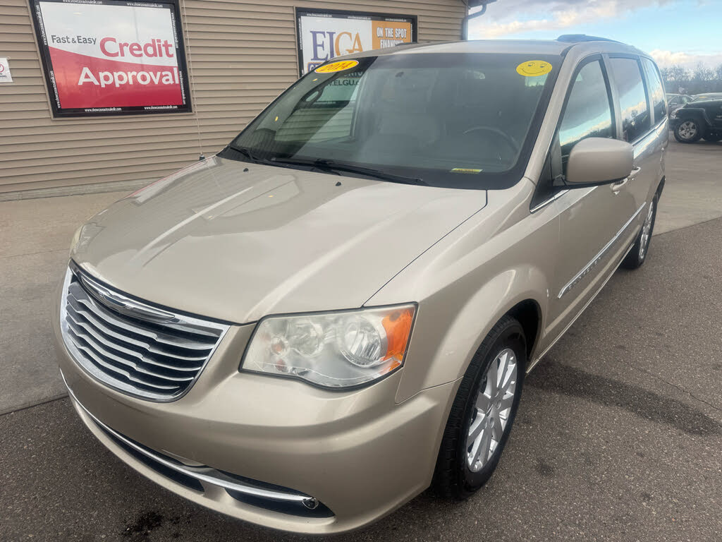 2014 Chrysler Town & Country Touring FWD