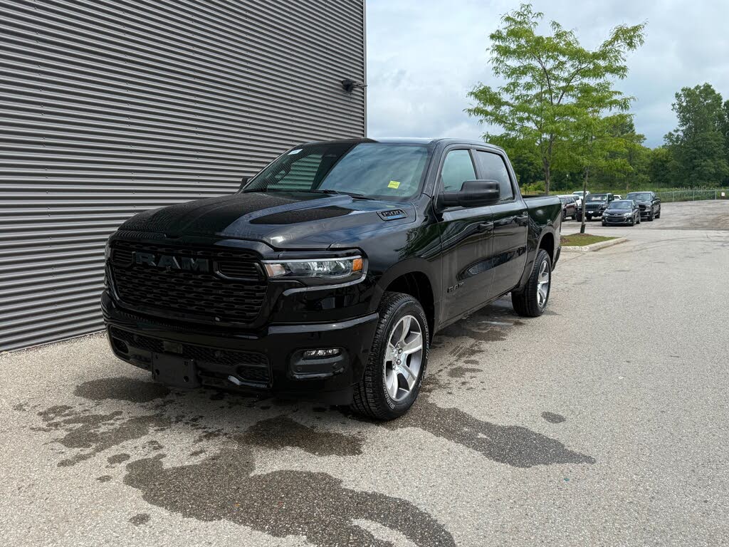 RAM 1500 Tradesman Crew Cab 4WD 2025