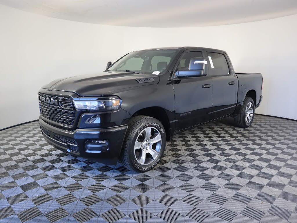 2026 RAM 1500 Express Crew Cab 4WD