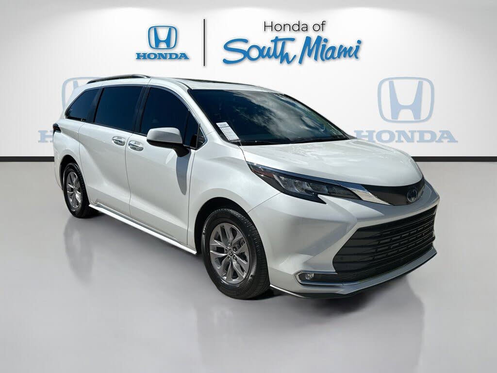 2022 Toyota Sienna XLE 7-Passenger FWD