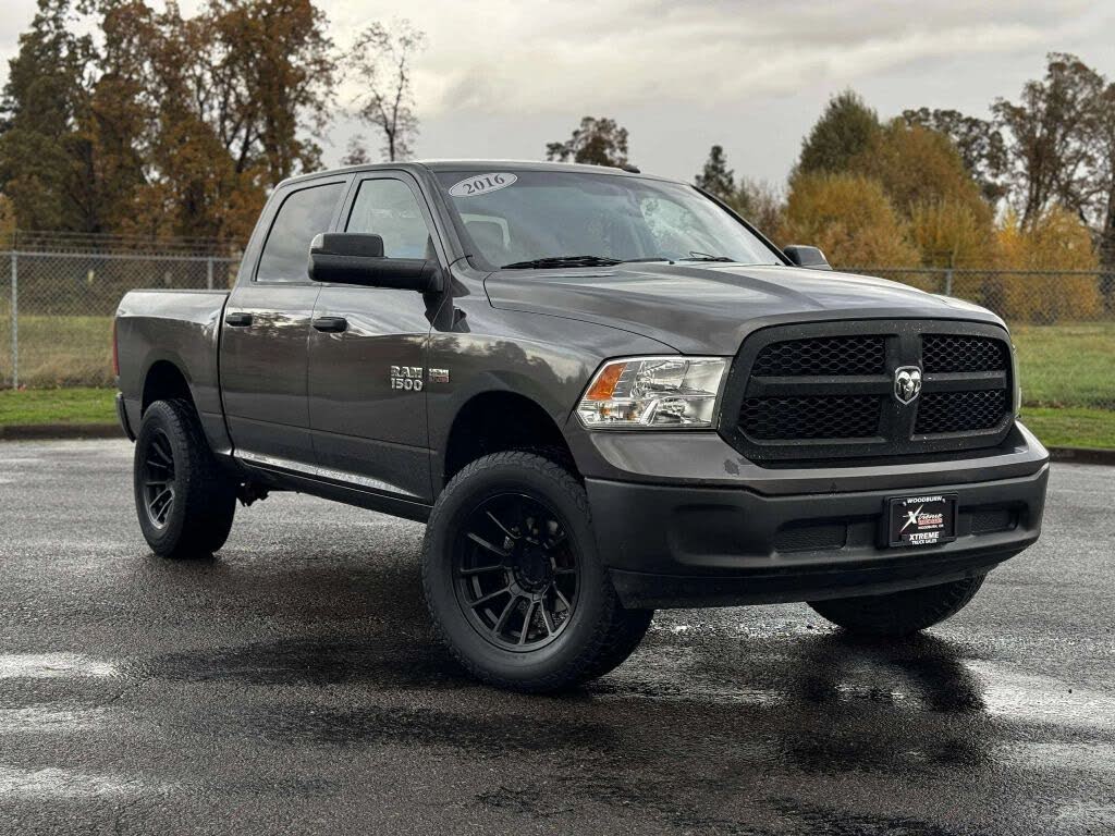 2016 RAM 1500 Express Crew Cab 4WD