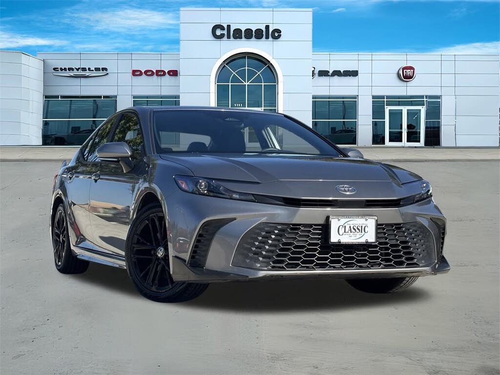 2025 Toyota Camry SE FWD