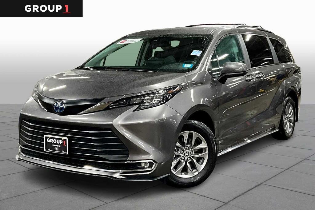 2024 Toyota Sienna XLE 7-Passenger FWD