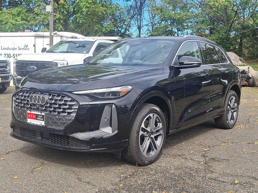 2025 Audi Q5 quattro Premium 40 TFSI