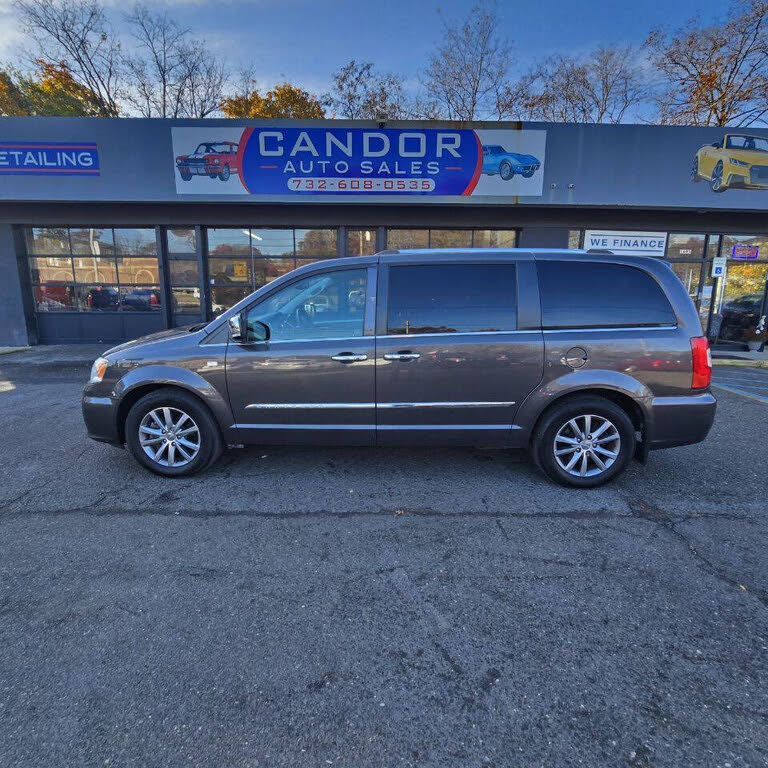 2014 Chrysler Town & Country Touring-L FWD