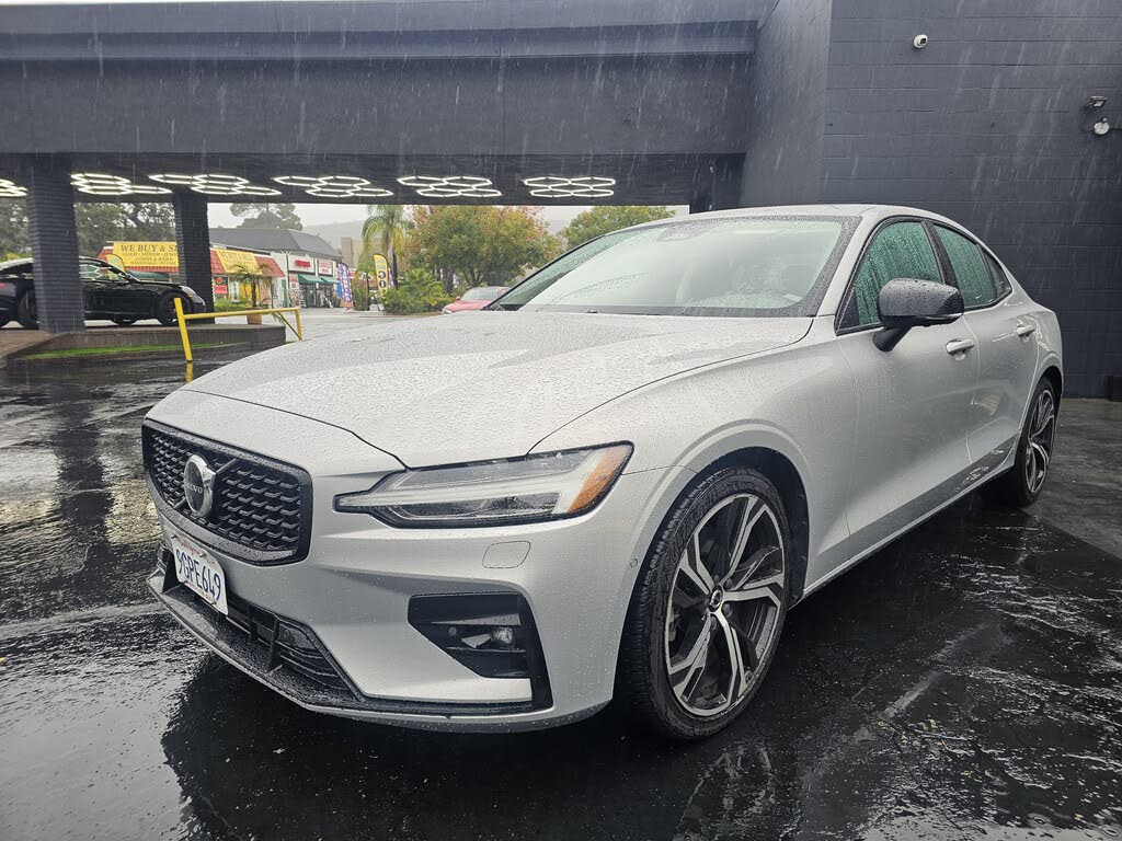 2024 Volvo S60 B5 Plus Dark Theme AWD