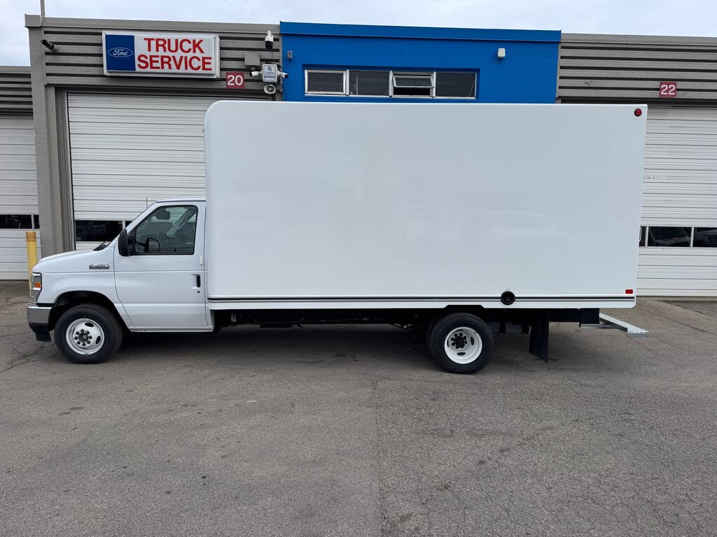 2026 Ford E-Series Chassis E-450 SD Cutaway 158 DRW RWD