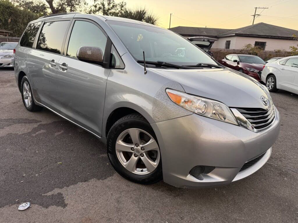 2014 Toyota Sienna LE 7-Passenger Auto Access Seat