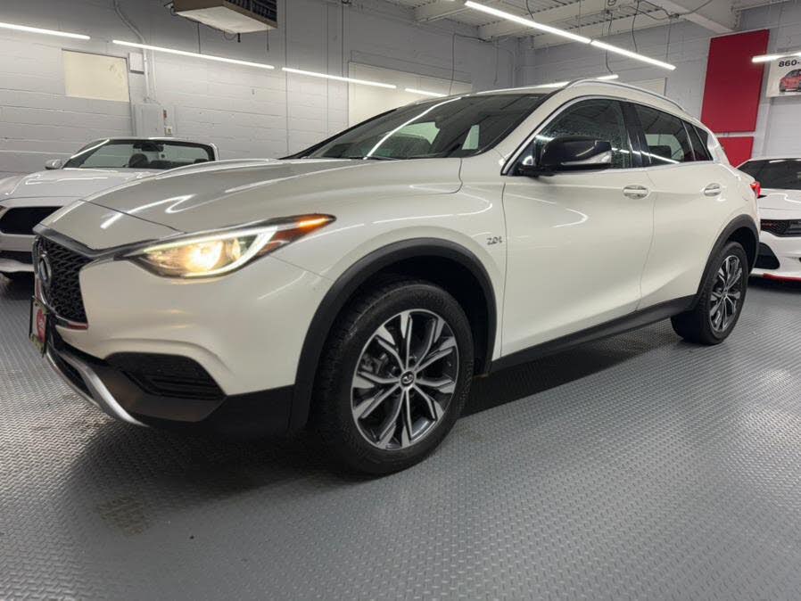 2018 INFINITI QX30 Luxury AWD