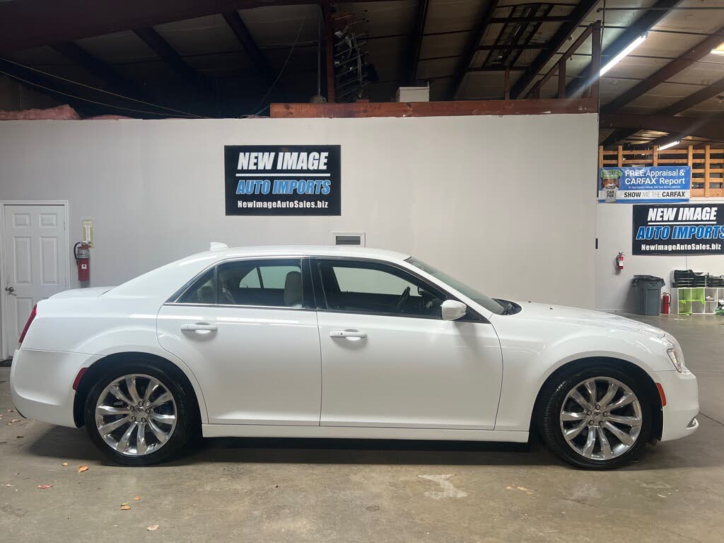 2019 Chrysler 300 Touring L RWD