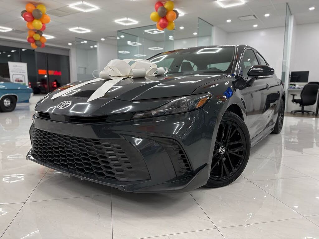 2025 Toyota Camry SE FWD