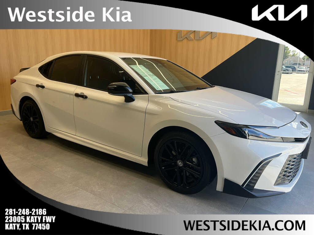 2025 Toyota Camry SE FWD