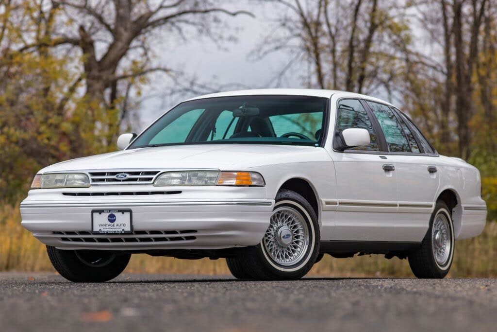 1997 Ford Crown Victoria 4 Dr LX Sedan