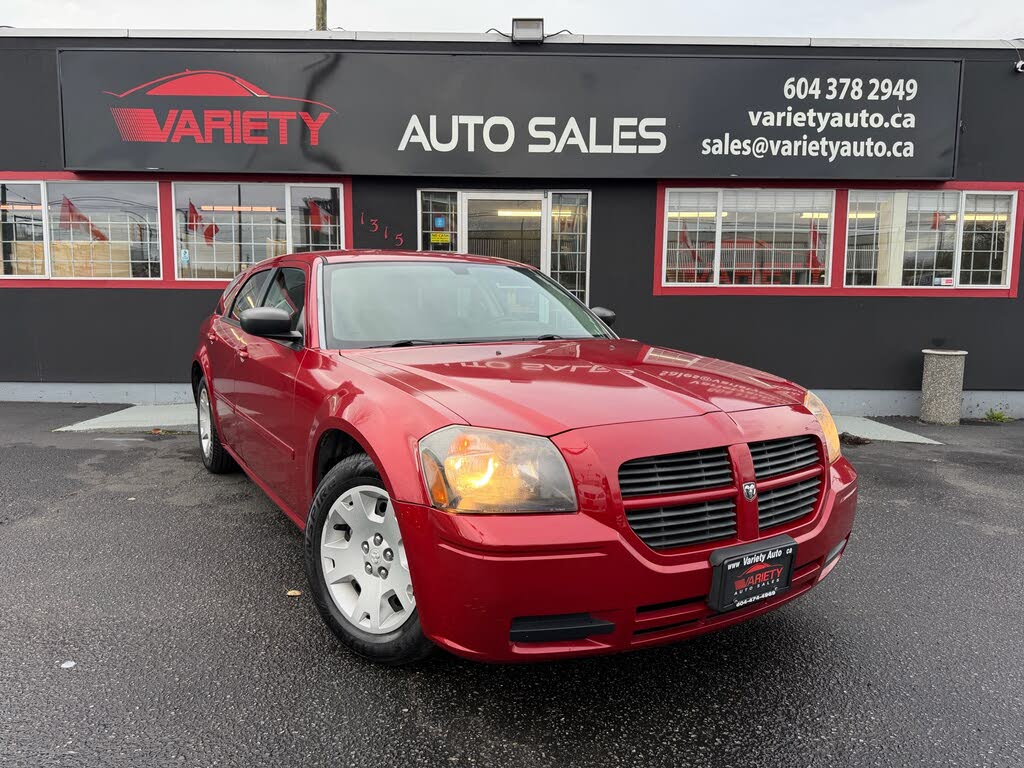 2005 Dodge Magnum SE RWD