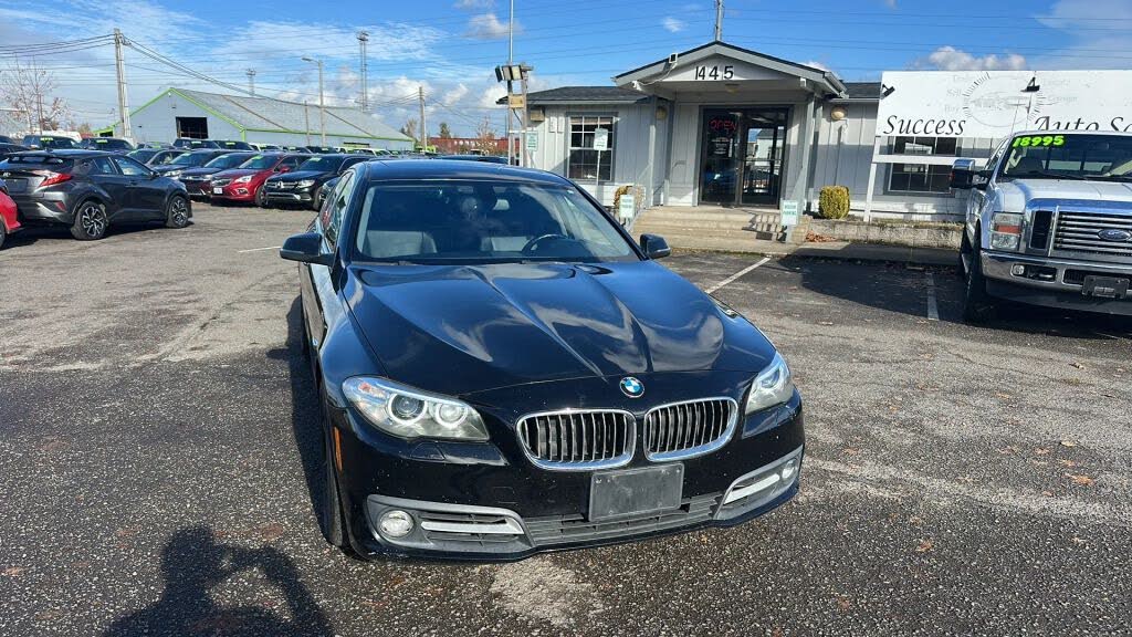 2016 BMW 5 Series 528i Sedan RWD