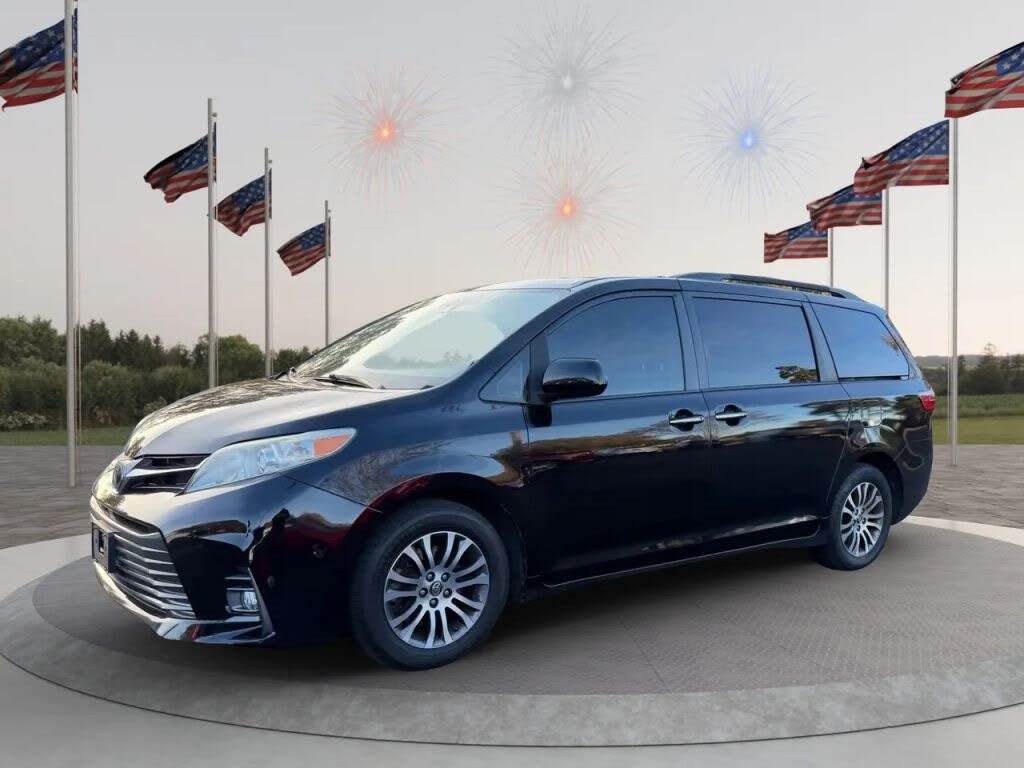 2019 Toyota Sienna XLE 7-Passenger FWD with Auto-Access Seat
