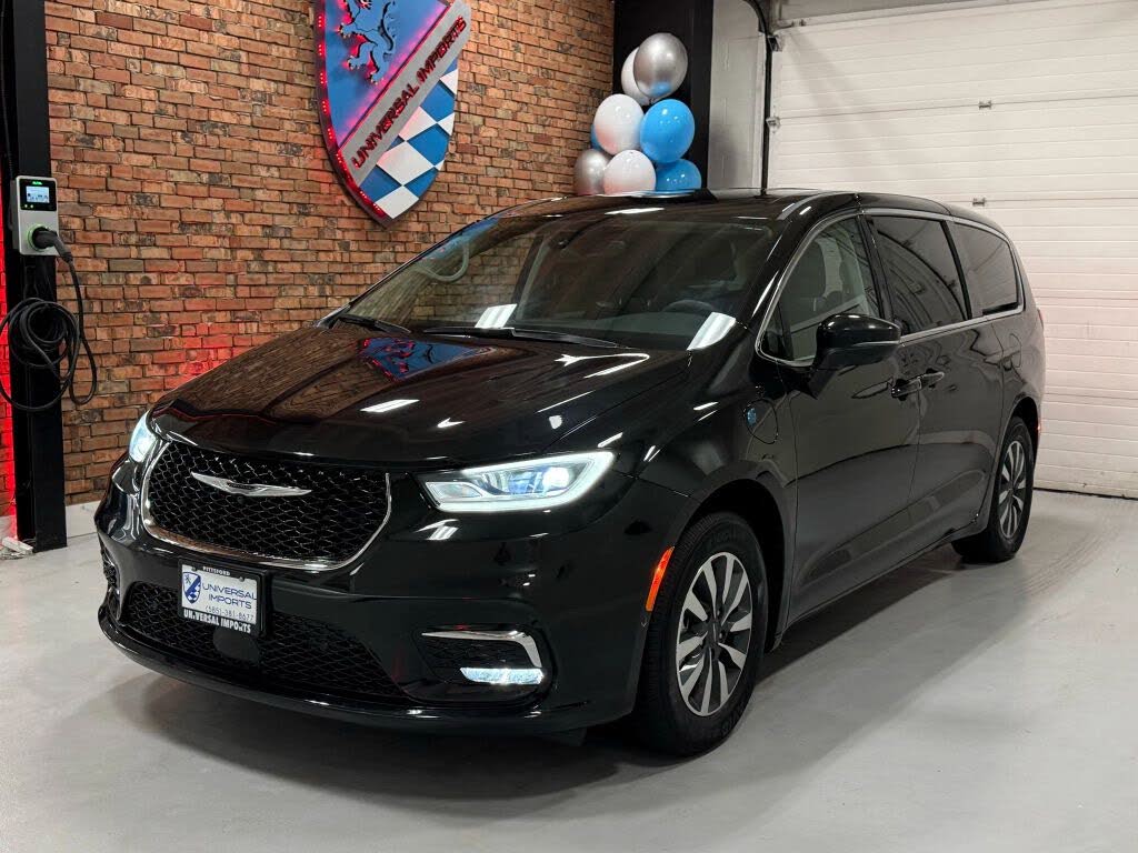 2023 Chrysler Pacifica Hybrid Touring L FWD
