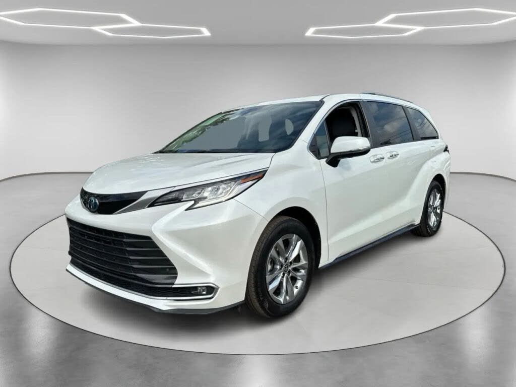 2023 Toyota Sienna Limited 7-Passenger FWD