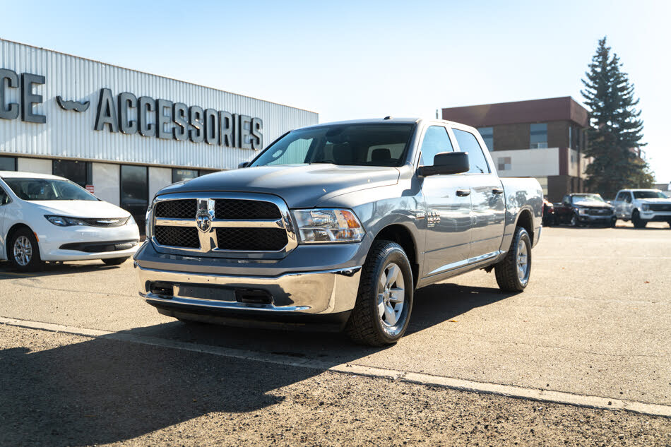 RAM 1500 Classic SLT Crew Cab 4WD 2023
