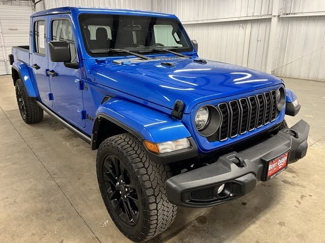 2024 Jeep Gladiator NightHawk Crew Cab 4WD