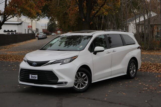 2024 Toyota Sienna XLE 7-Passenger FWD