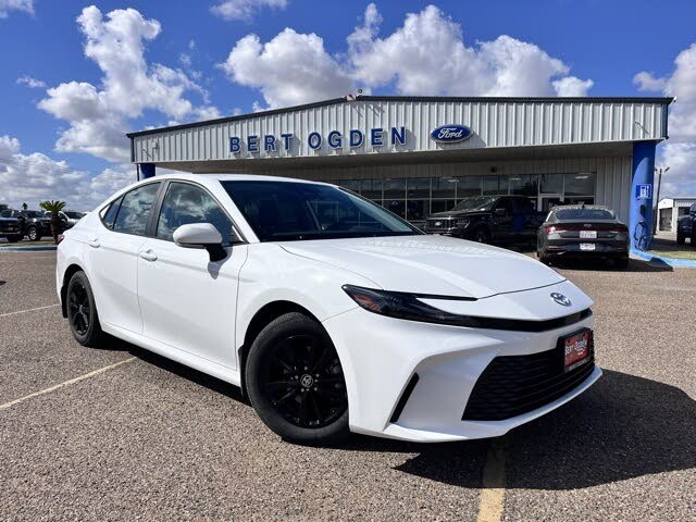 2025 Toyota Camry LE FWD