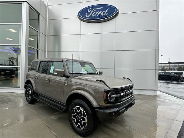 2025 Ford Bronco Outer Banks 4-Door 4WD