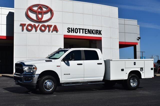 2022 RAM 3500 Chassis SLT Crew Cab LB DRW 4WD