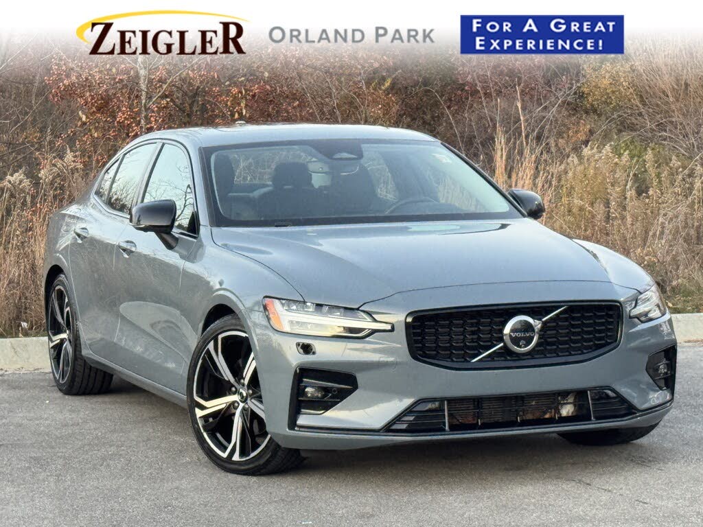 2024 Volvo S60 B5 Plus Dark Theme AWD