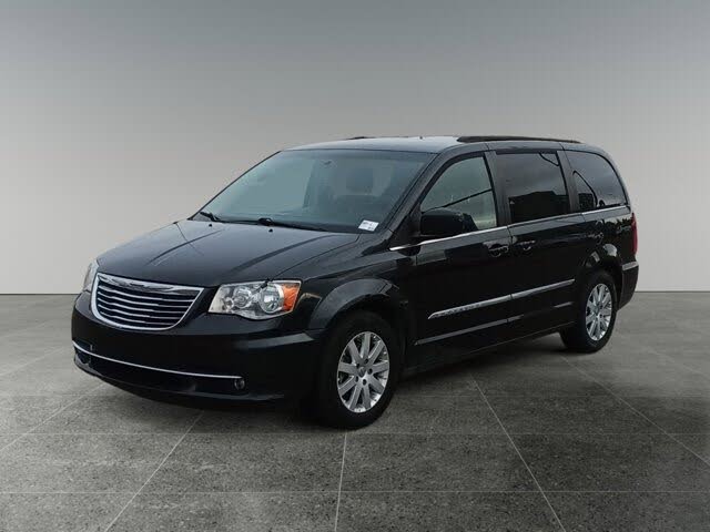 2015 Chrysler Town & Country Touring FWD