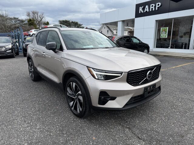 2023 Volvo XC40 B5 Plus Dark Theme AWD