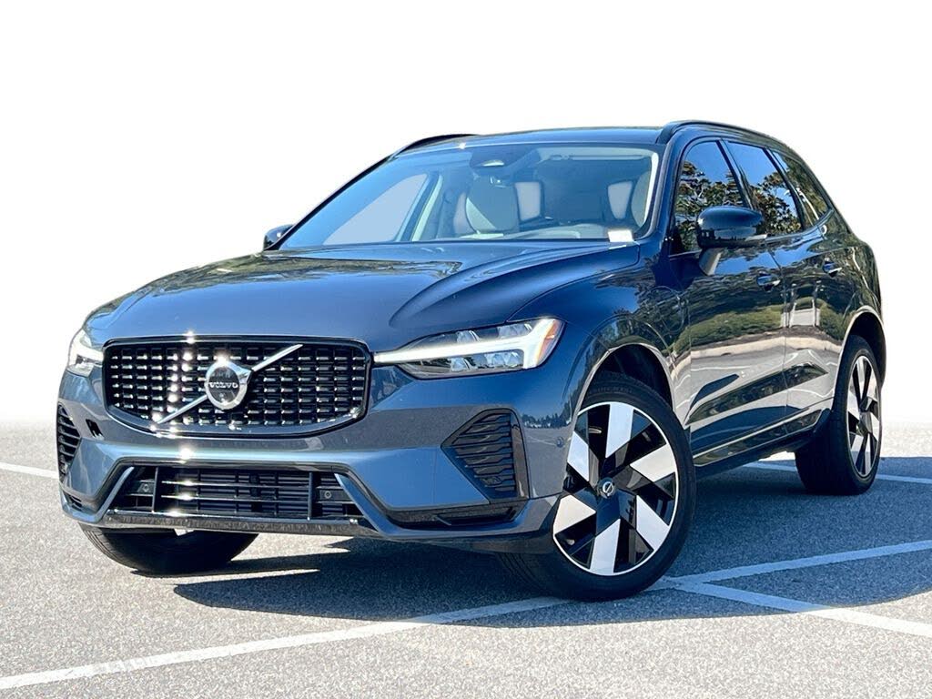2025 Volvo XC60 Recharge T8 Plus Dark Theme eAWD