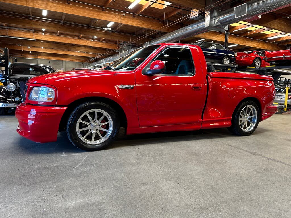 2003 Ford F-150 SVT Lightning 2 Dr Supercharged Standard Cab Stepside SB