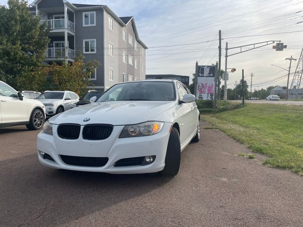 2011 BMW 3 Series 323i Sedan RWD