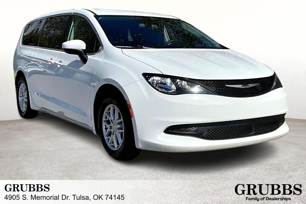 2022 Chrysler Voyager LX FWD