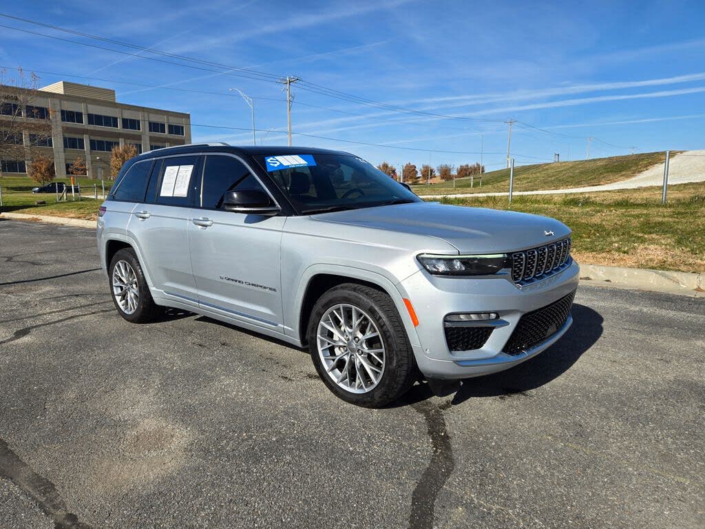 2022 Jeep Grand Cherokee Summit 4WD