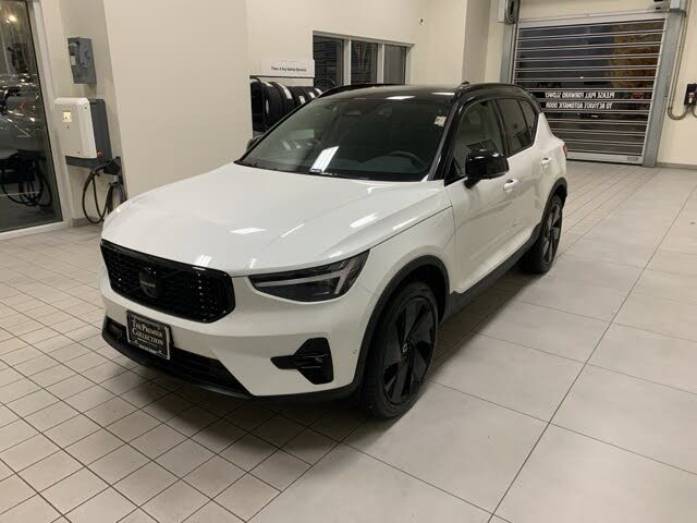 2026 Volvo XC40 B5 Ultra Black Edition AWD