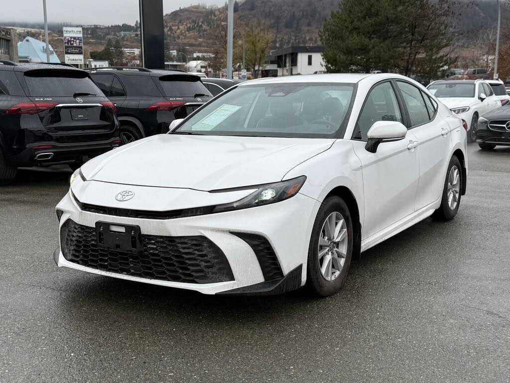 2025 Toyota Camry SE FWD