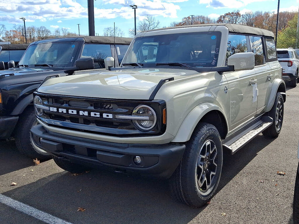 2025 Ford Bronco Outer Banks 4-Door 4WD