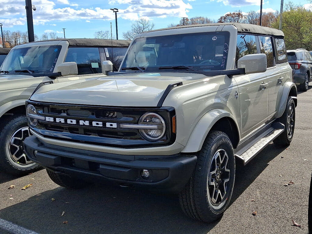 2025 Ford Bronco Outer Banks 4-Door 4WD