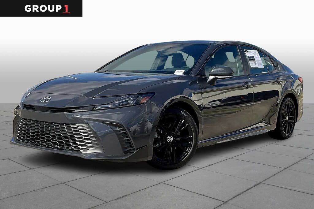 2025 Toyota Camry SE FWD