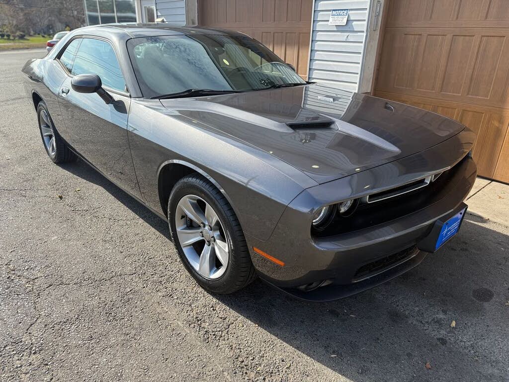 2016 Dodge Challenger SXT RWD