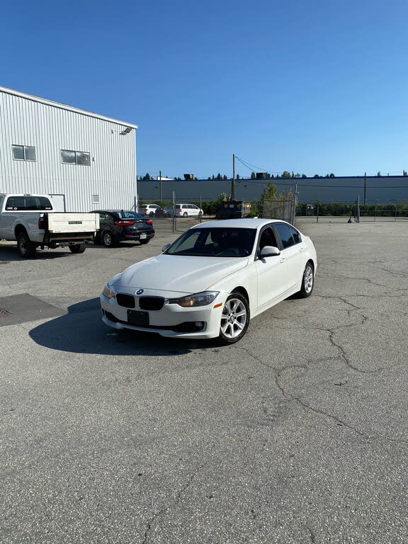 BMW 3 Series 328i xDrive Sedan AWD 2013