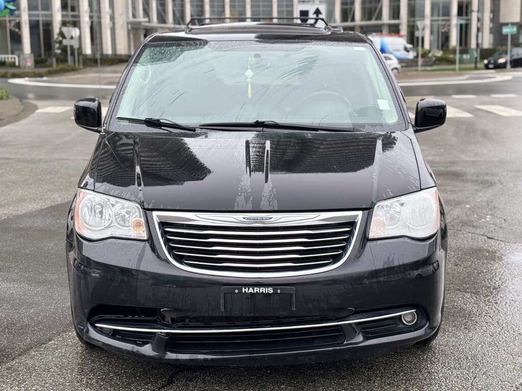 2016 Chrysler Town & Country Touring-L FWD