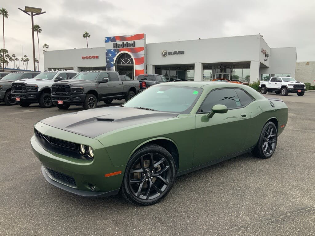 2022 Dodge Challenger SXT RWD